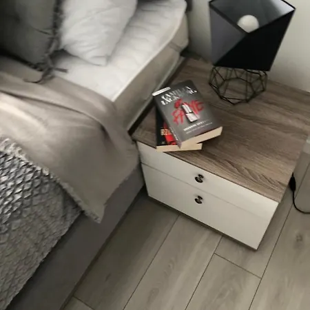 Happiness 耶莱尼亚古拉